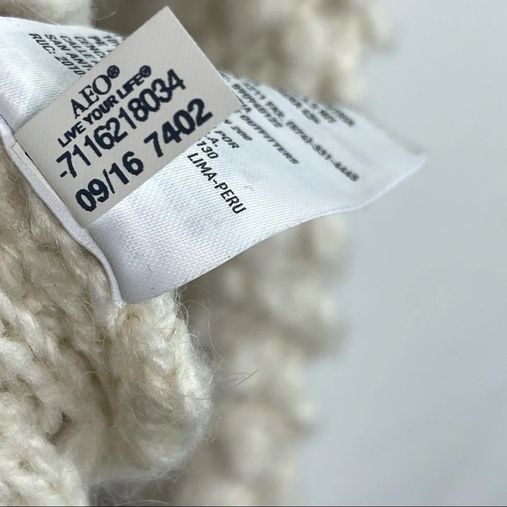 American Eagle Crewneck Sweater Cream Ivory Knit Fluffy Soft Medium - Picture 8 of 11